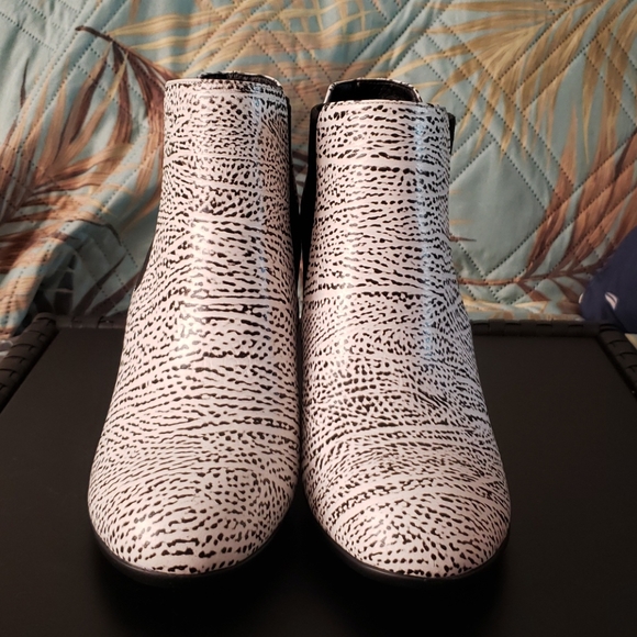 Jady Rose Open Wedge Bootie - Picture 4 of 7